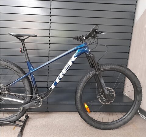 Testovaný bicykel Trek Roscoe 8 Mulsanne Blue 2022 RK11