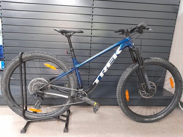 Testovaný bicykel Trek Roscoe 8 Mulsanne Blue 2022 RK10