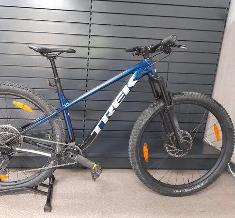 Testovaný bicykel Trek Roscoe 8 Mulsanne Blue 2022 RK10