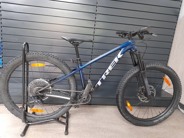 Testovaný bicykel Trek Roscoe 8 Mulsanne Blue 2022 RK8