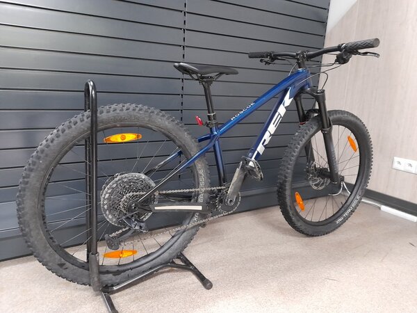 Testovaný bicykel Trek Roscoe 8 Mulsanne Blue 2022 RK8