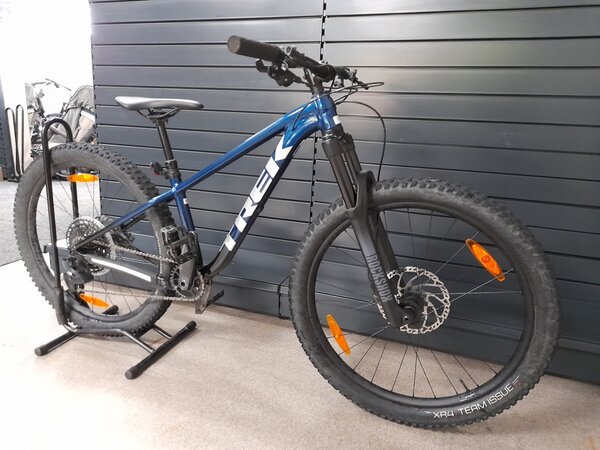 Testovany bicykel Trek Roscoe 8 Mulsanne Blue 2022 Najsport.sk