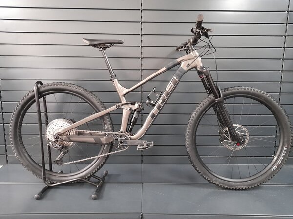 Testovaný bicykel Trek Slash 7 Deore/XT Mercury 2023