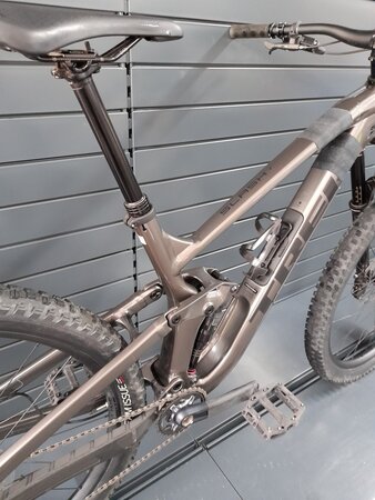 Testovaný bicykel Trek Slash 7 Deore/XT Mercury 2023