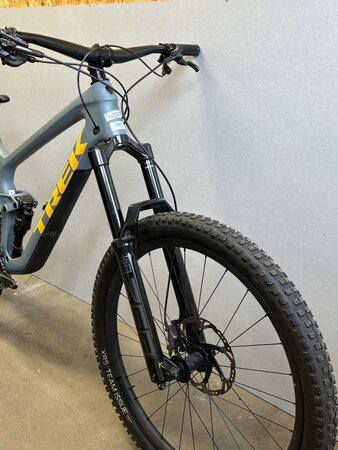 Testovaný bicykel Trek Slash 9.8 XT Matte Battleship Blue RK1