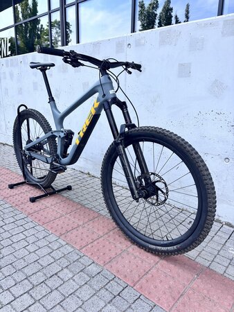 Testovaný bicykel Trek Slash 9.8 XT Gen 5 Matte Battleship Blue 2022