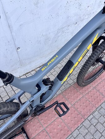 Testovaný bicykel Trek Slash 9.8 XT Gen 5 Matte Battleship Blue 2022