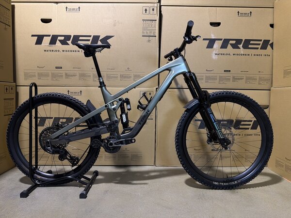 Testovaný bicykel Trek Slash 9.9 X0 AXS T-Type Gen 6 Lichen Green 2024