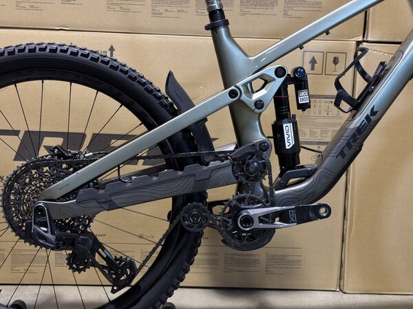 Testovaný bicykel Trek Slash 9.9 X0 AXS T-Type Gen 6 Lichen Green 2024