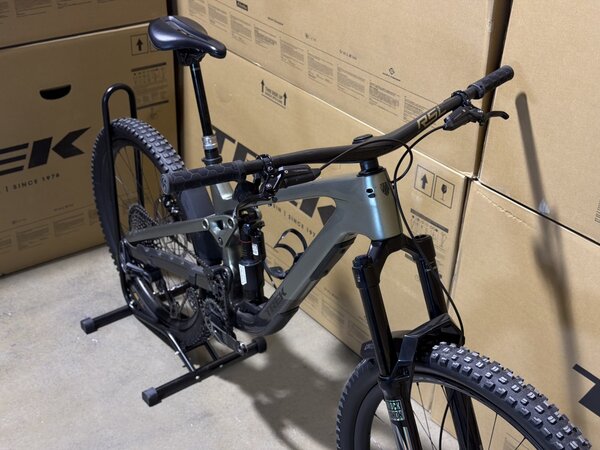 Testovaný bicykel Trek Slash 9.9 X0 AXS T-Type Gen 6 Lichen Green 2024