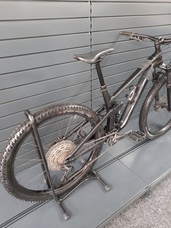 Testovaný bicykel Trek Top Fuel 5 Lithium Grey 2023