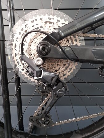 Testovaný bicykel Trek Top Fuel 5 Lithium Grey 2023