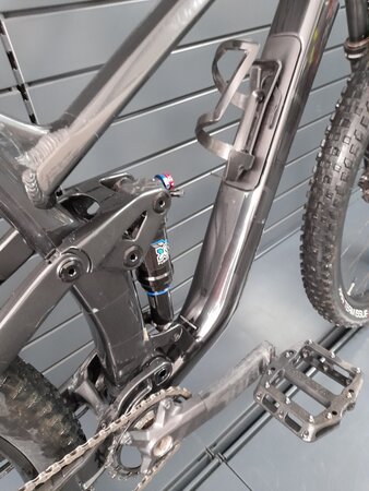 Testovaný bicykel Trek Top Fuel 5 Lithium Grey 2023