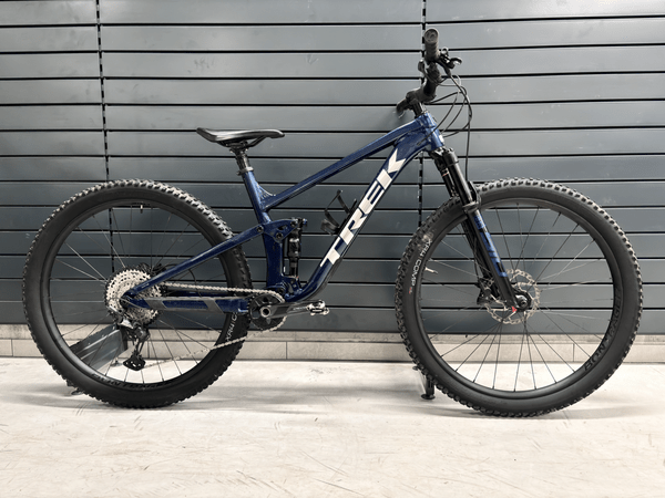 Testovaný bicykel Trek Top Fuel 8 Mulsanne Blue 2022