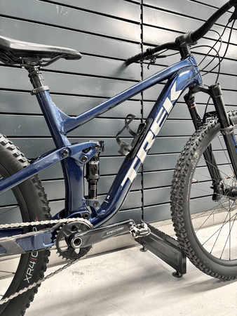 Testovaný bicykel Trek Top Fuel 8 Mulsanne Blue 2022