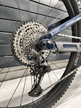 Testovaný bicykel Trek Top Fuel 8 Mulsanne Blue 2022