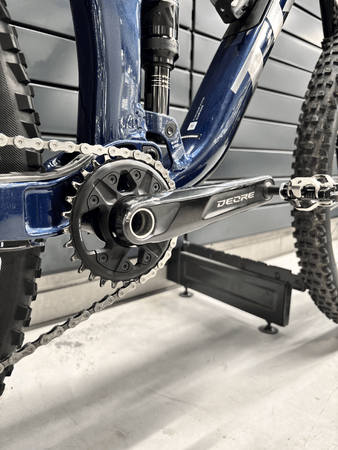 Testovaný bicykel Trek Top Fuel 8 Mulsanne Blue 2022