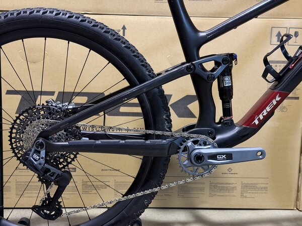 Testovaný bicykel Trek Top Fuel 9.8 GX AXS Gen 4 Matte Dark Web 2025 T1