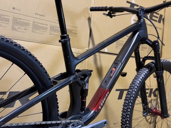 Testovaný bicykel Trek Top Fuel 9.8 GX AXS Gen 4 Matte Dark Web 2025 T2