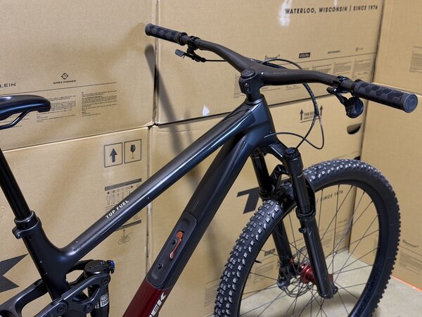 Testovaný bicykel Trek Top Fuel 9.8 GX AXS Gen 4 Matte Dark Web 2025 T2