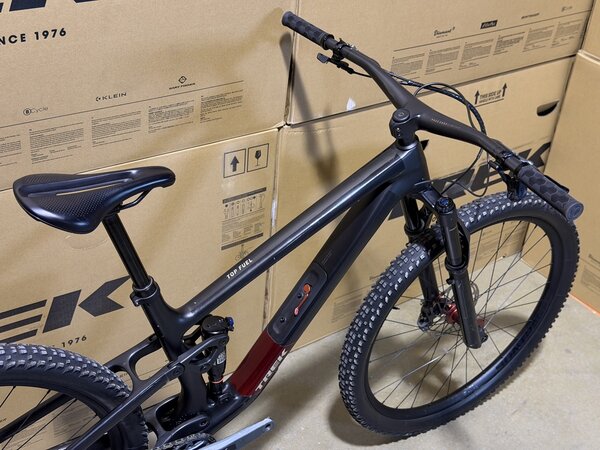 Testovaný bicykel Trek Top Fuel 9.8 GX AXS Gen 4 Matte Dark Web 2025 T2