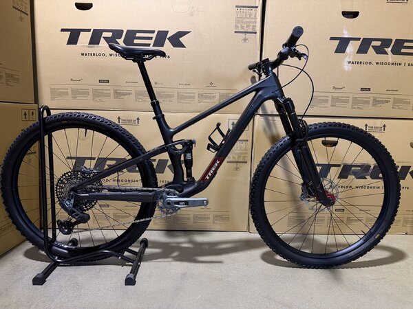 Testovaný bicykel Trek Top Fuel 9.8 GX AXS Gen 4 Matte Dark Web 2025 T3