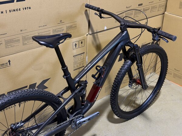 Testovaný bicykel Trek Top Fuel 9.8 GX AXS Gen 4 Matte Dark Web 2025 T3