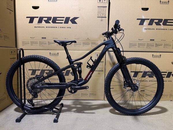 Testovaný bicykel Trek Top Fuel 9.8 XT Gen 4 Matte Dark Web 2025