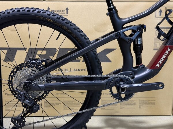 Testovaný bicykel Trek Top Fuel 9.8 XT Gen 4 Matte Dark Web 2025