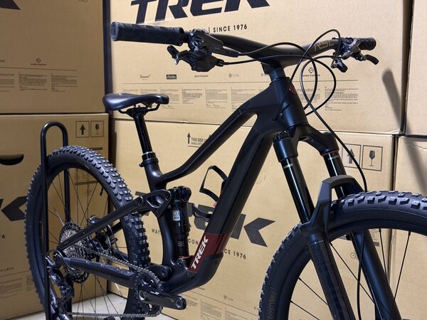 Testovaný bicykel Trek Top Fuel 9.8 XT Gen 4 Matte Dark Web 2025