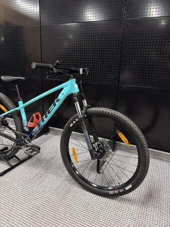 Testovaný bicykel Trek Marlin 6 Gen 3 Miami Green to Dark Aquatic Fade 2025 S