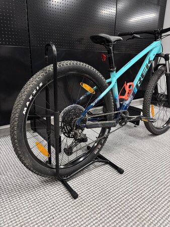 Testovaný bicykel Trek Marlin 6 Gen 3 Miami Green to Dark Aquatic Fade 2025 S