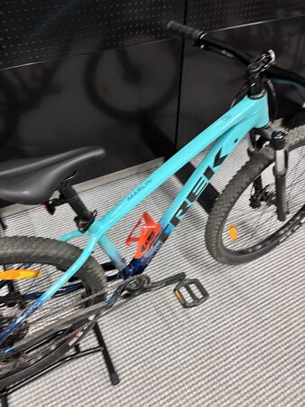 Testovaný bicykel Trek Marlin 6 Gen 3 Miami Green to Dark Aquatic Fade 2025 S