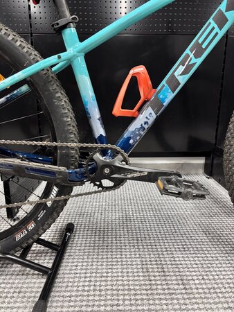 Testovaný bicykel Trek Marlin 6 Gen 3 Miami Green to Dark Aquatic Fade 2025 S