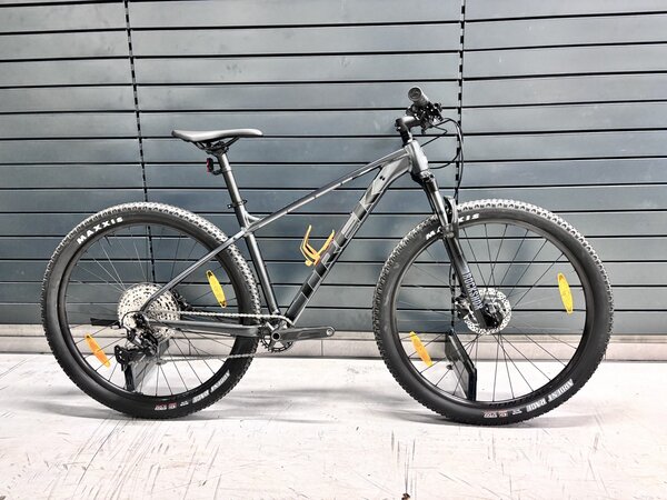 Testovaný bicykel Trek X-Caliber 8 Satin Lithium Grey 2023