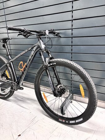 Testovaný bicykel Trek X-Caliber 8 Satin Lithium Grey 2023