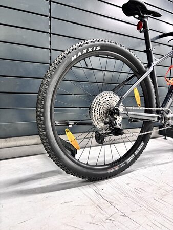 Testovaný bicykel Trek X-Caliber 8 Satin Lithium Grey 2023