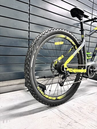 Testovaný elektrobicykel Crussis e-Largo 7.8-S Anthracite/Yellow 2023