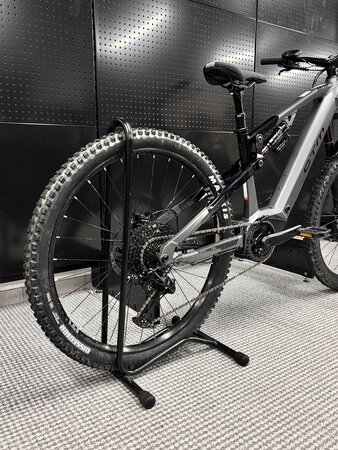 Testovaný elektrobicykel CTM Areon GX PRO Čierna / Matná Sivá 2025