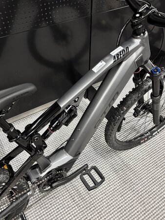 Testovaný elektrobicykel CTM Areon GX PRO Čierna / Matná Sivá 2025