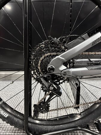 Testovaný elektrobicykel CTM Areon GX PRO Čierna / Matná Sivá 2025