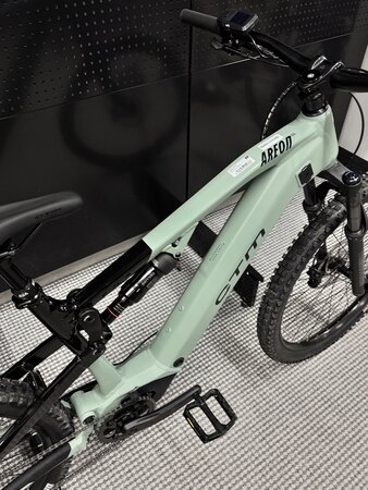 Testovaný elektrobicykel CTM Areon GX Xpert Čierna / Matná Šalviová 2025