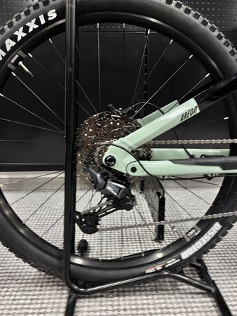 Testovaný elektrobicykel CTM Areon GX Xpert Čierna / Matná Šalviová 2025