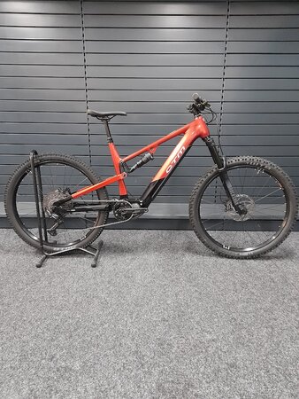 Testovaný elektrobicykel CTM Rezist Xpert Čierna/Tehlová 2026 EB-KH-3