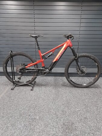 Testovaný elektrobicykel CTM Rezist Xpert Čierna/Tehlová 2026 EB-KH-4