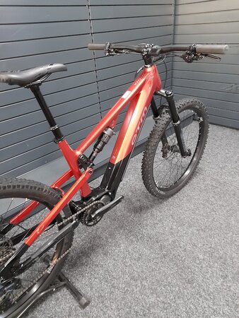 Testovaný elektrobicykel CTM Rezist Xpert Čierna/Tehlová 2026 EB-KH-4