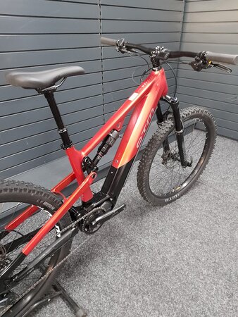 Testovaný elektrobicykel CTM Rezist Xpert Čierna/Tehlová 2026 EB-KH-5