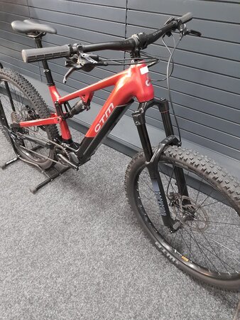 Testovaný elektrobicykel CTM Rezist Xpert Čierna/Tehlová 2026 EB-KH-5