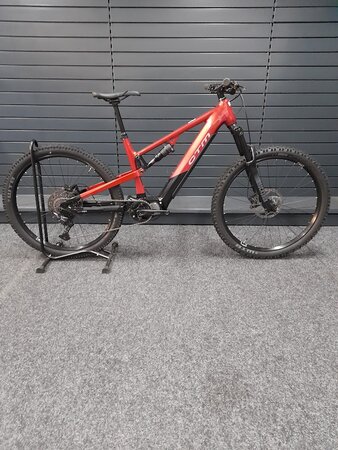 Testovaný elektrobicykel CTM Rezist Xpert Čierna/Tehlová 2026 EB-KH-6