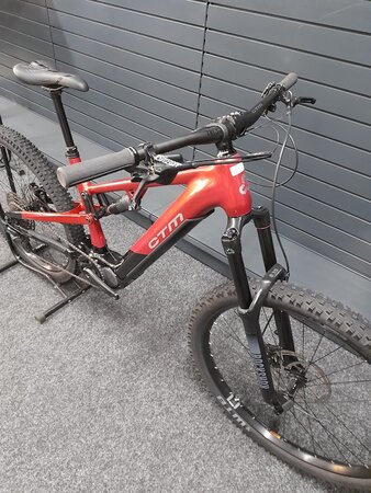 Testovaný elektrobicykel CTM Rezist Xpert Čierna/Tehlová 2026 EB-KH-6